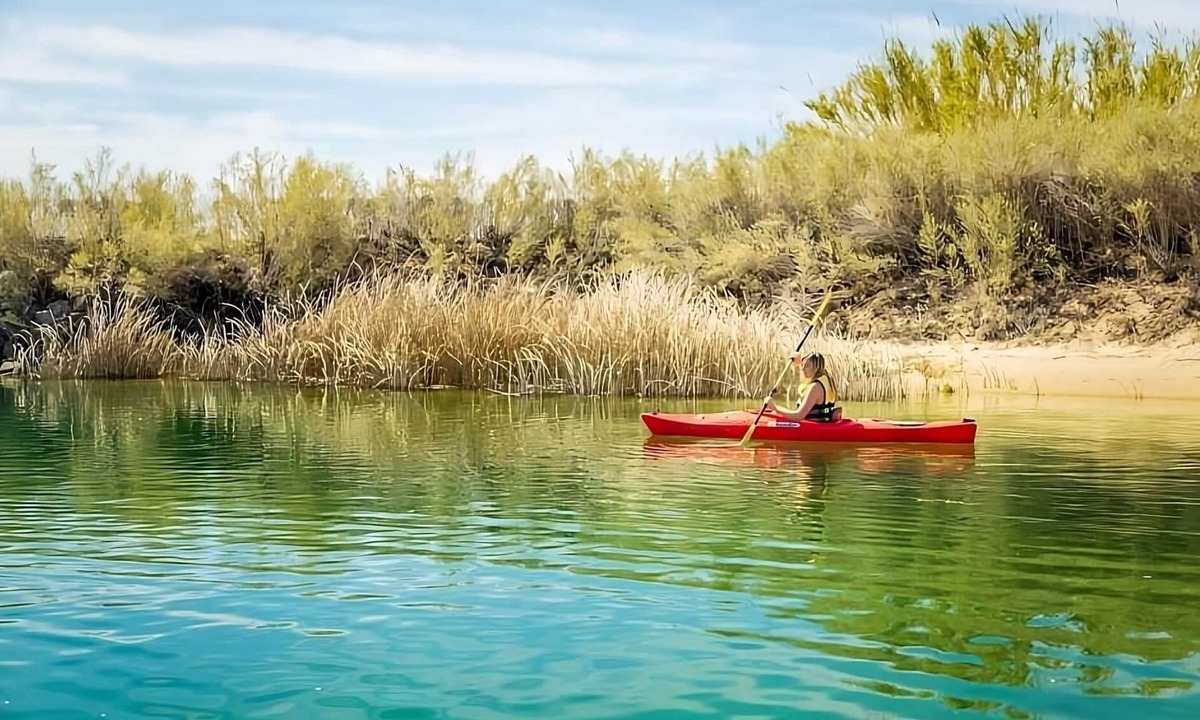 Laughlin Hotel | Edgewater Casino Resort, Sedona Pool View Queen Non Smoking Room, Free Parking!