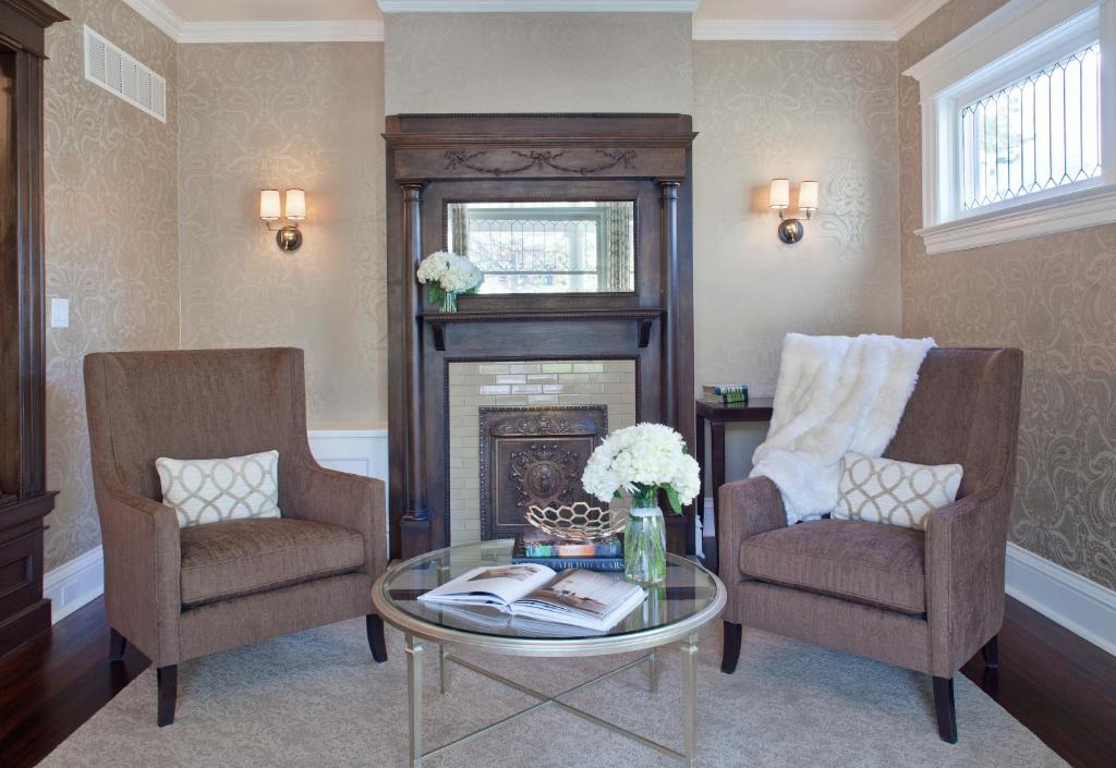 Old Town West Hotel | Edwards House
