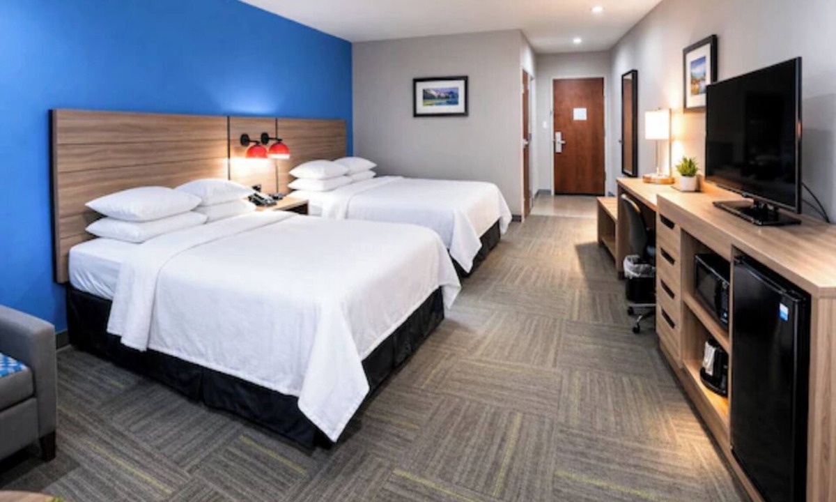 Port Aransas Hotel | Elegant Room Offering Comfort & Style – Perfect for a Relaxing Gulf Coast Escape