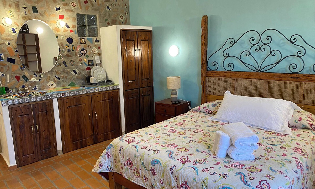 Coatepec Hotel | Encantadora Habitación de Mágico Hotel. ¡Es Único! En el Centro de Coatepec
