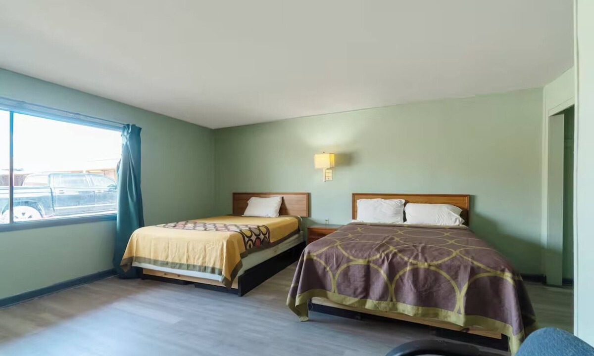 Clute Hotel | Enjoy a Comfortable & Relaxing 2-Room Stay, Brazosport Museum 2.2 mi away