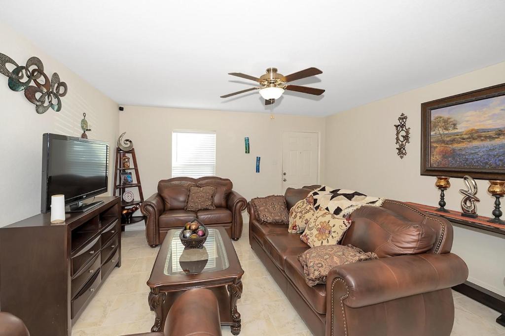 Medina Valley House | Enjoy this beautiful and very me confo