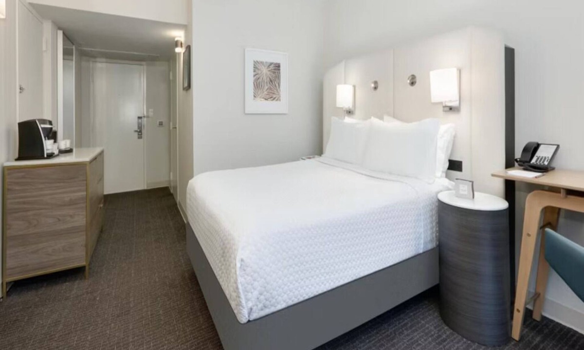 Downtown Dallas Hotel | Ensuring a Very Comfortable & Memorable Stay! Outdoor Pool & Free Breakfast!