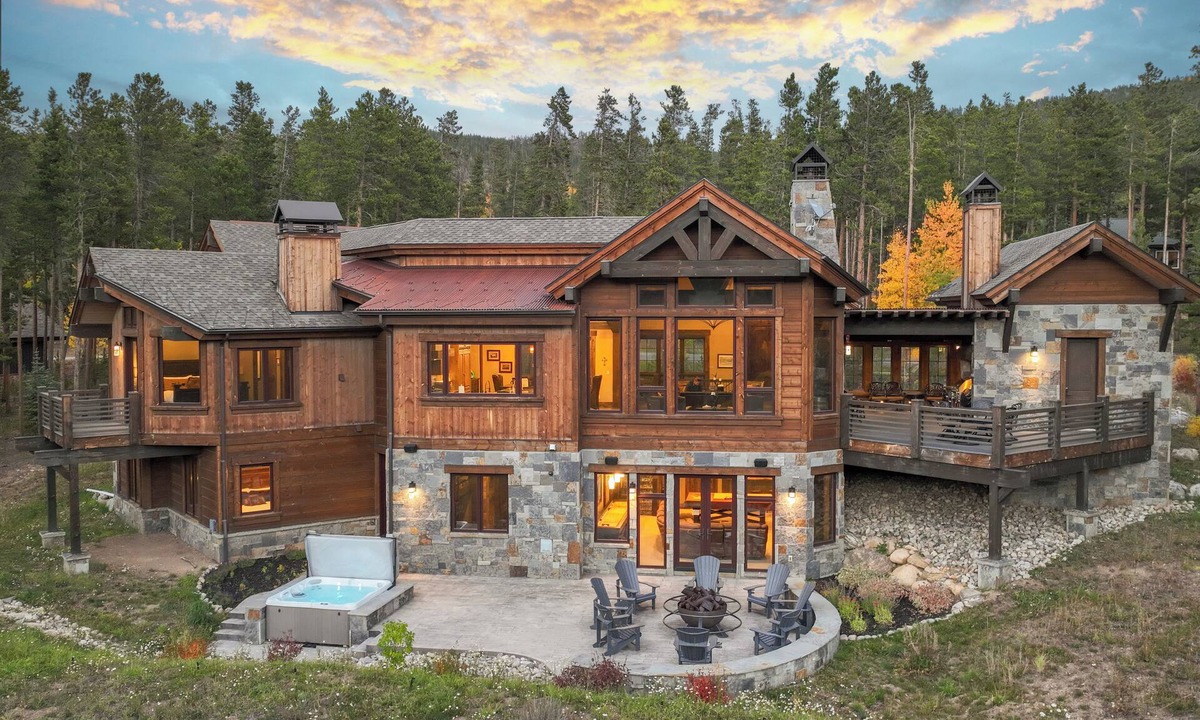 The Highlands House | Entertaining Masterpiece, game tables, hot tub, outdoor kitchen, and incredible views!