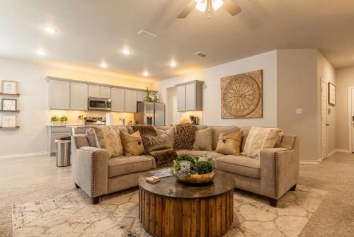Lubbock House | Entire House~ Spacious~ Prime Location~ Backyard