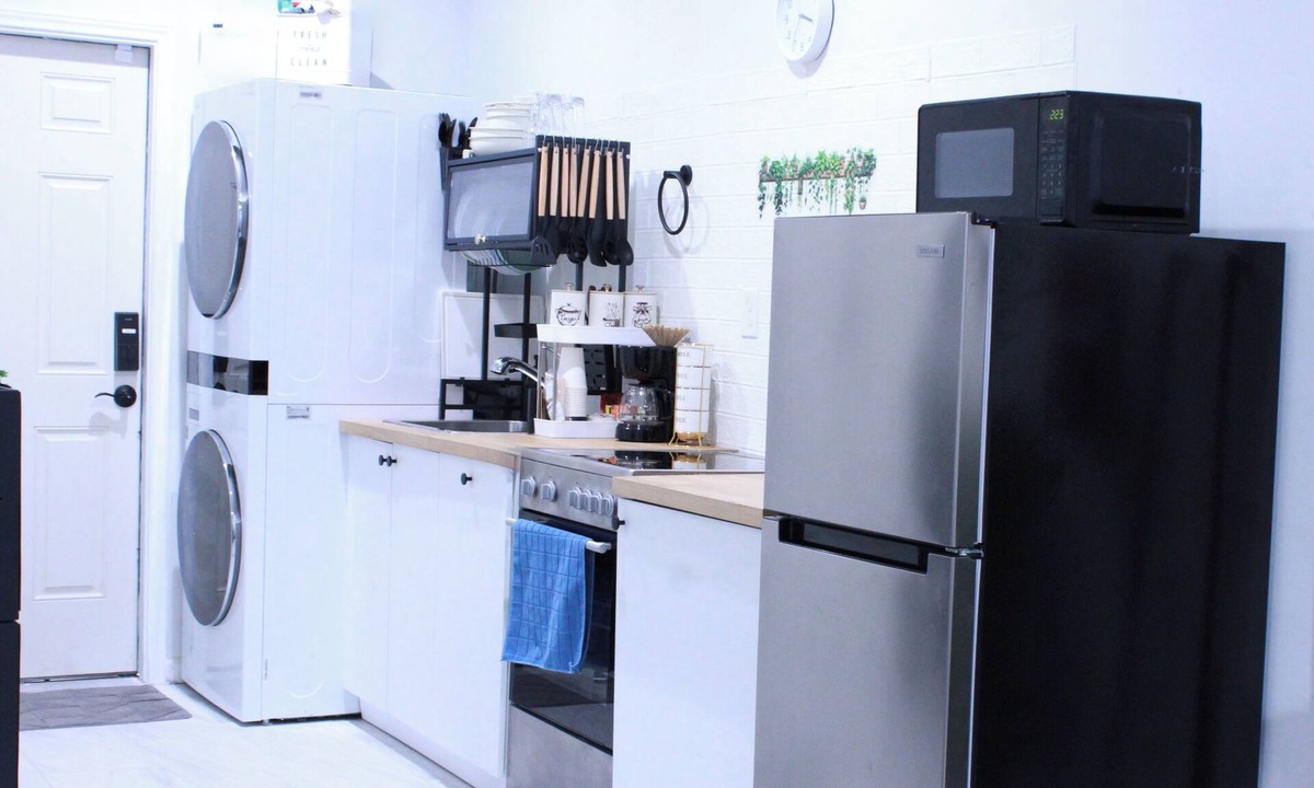 Clodine Apartment | Entire studio w/private entrance near Hwy, Playgrounds and parks