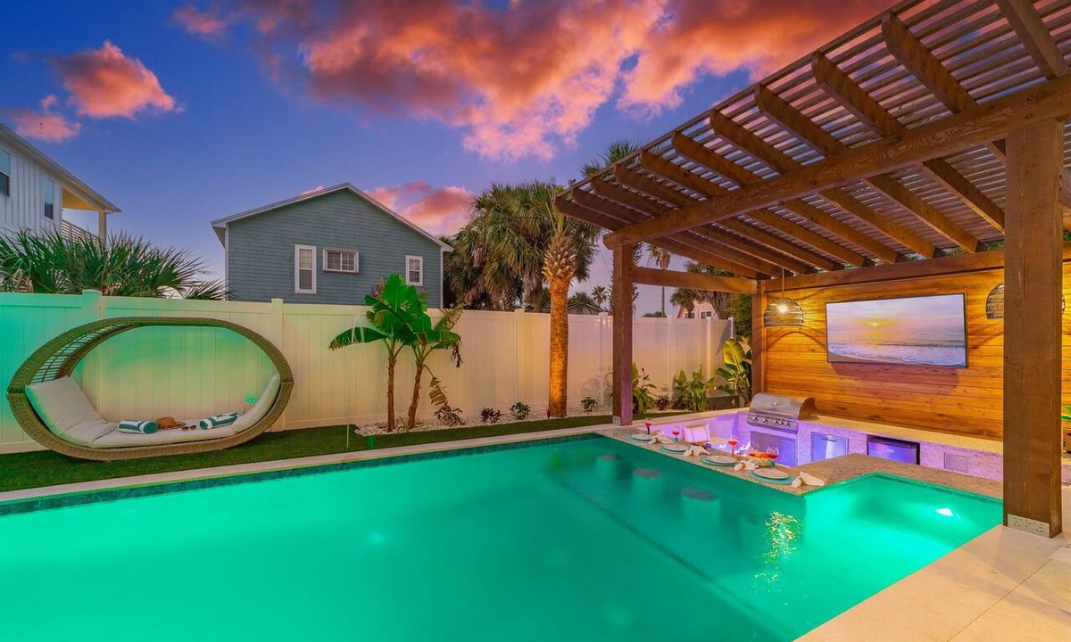 St. Augustine Beach House | Epic Beachfront Oasis | Swim-Up Pool Bar, Hot Tub & Rooftop Ocean Views