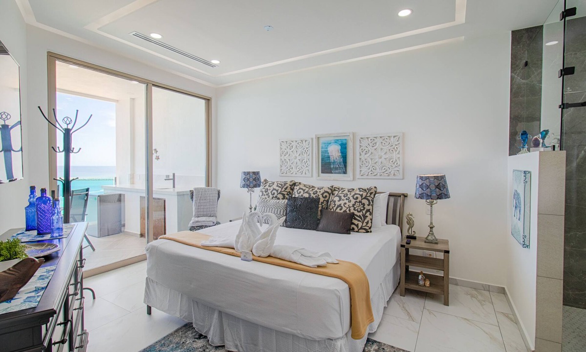 Sandy Beach Condo | Esmeralda Beach Resort 3 Bedrooms Condo C 1303