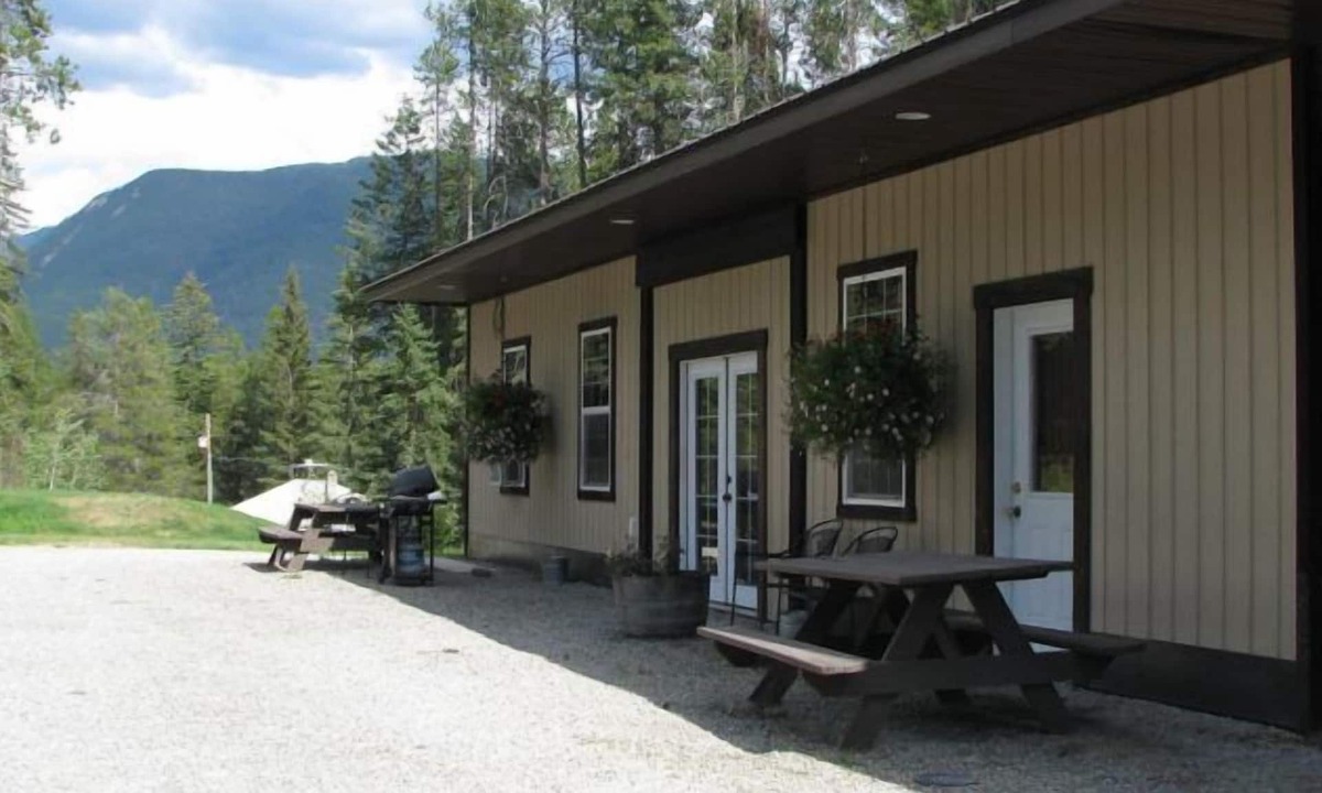 Coram Hotel | Evergreen Motel