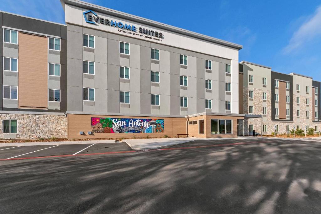 West San Antonio Hotel | Everhome Suites San Antonio Lackland near SeaWorld by Choice Hotels