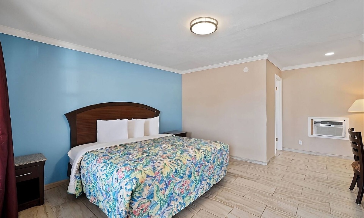 Beeville House | Excellent Choice! With Free Parking, Pets are Welome!