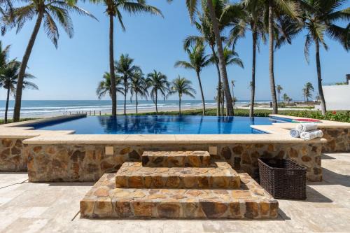 Barra Vieja Apartment | Exclusive Oceanfront Apartment Beach access
