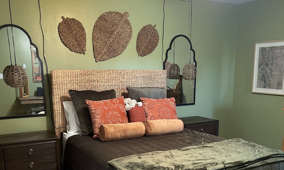 Taylor Ranch House | Executive Designer townhome with beautiful private, secure yard. Family friendly