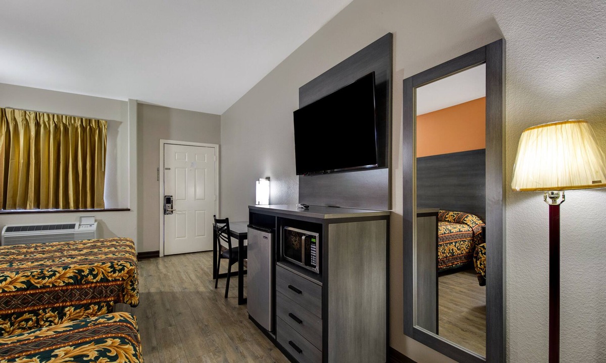Stafford Hotel | Executive Inn & Suites