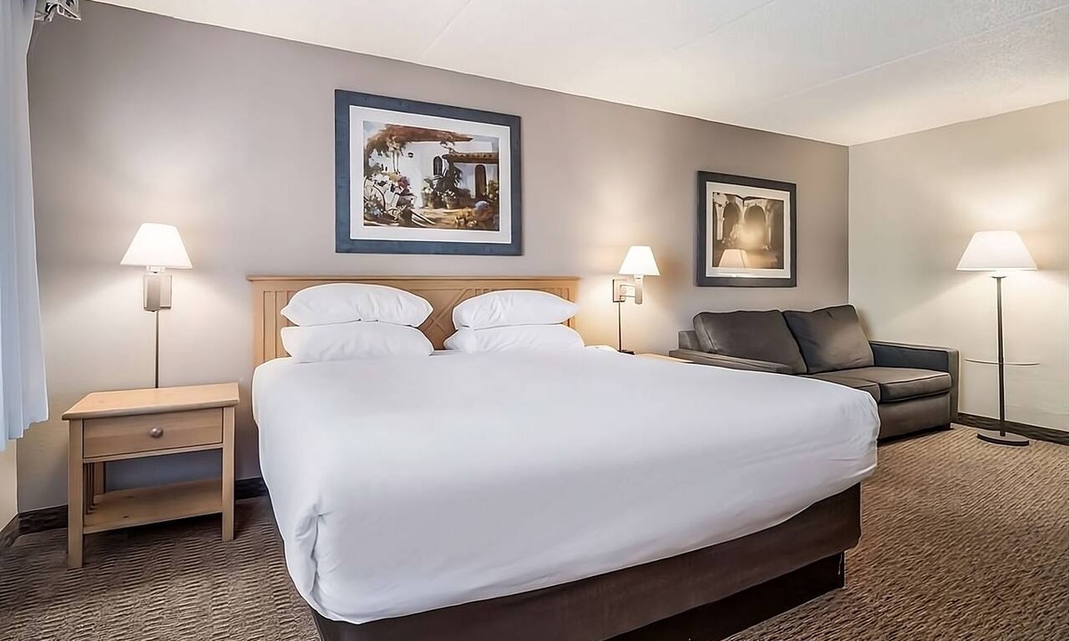Palm Valley Hotel | Explore More of Arizona | Free Breakfast, Pool | Goodyear Ballpark - 2.9 miles