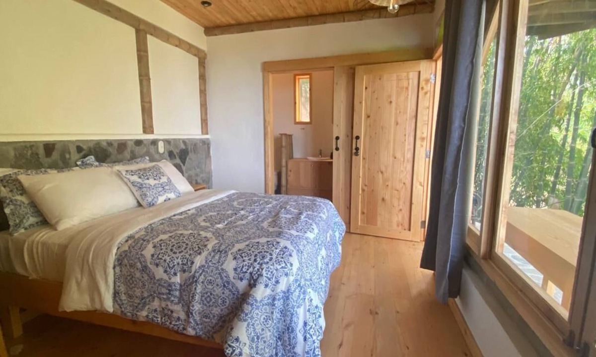 Tzununa House | Fabulous 6-bedroom eco-guesthouse in Tzununa perfect for group getaways