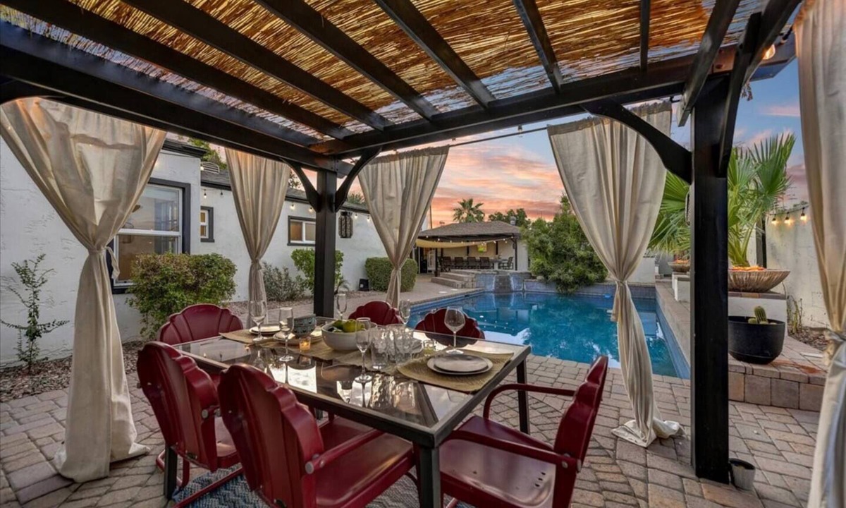 Encanto House | Fabulous entertainers Paradise! Pool & Spa