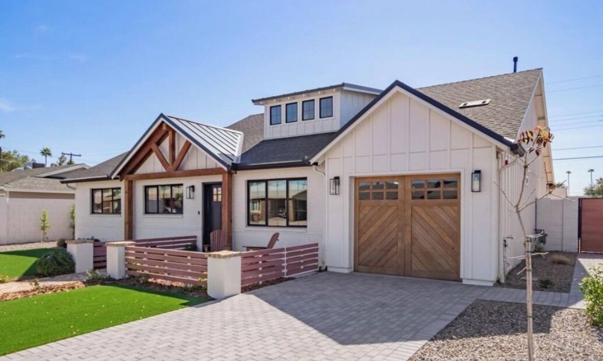 New Papago Parkway House | Fabulous upgraded 3-bedroom house in sunny Scottsdale