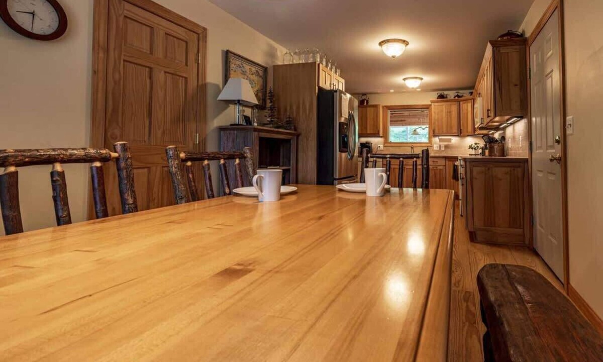 Paradise House | Fall Color Basecamp | Lake Superior, Sleeps 8