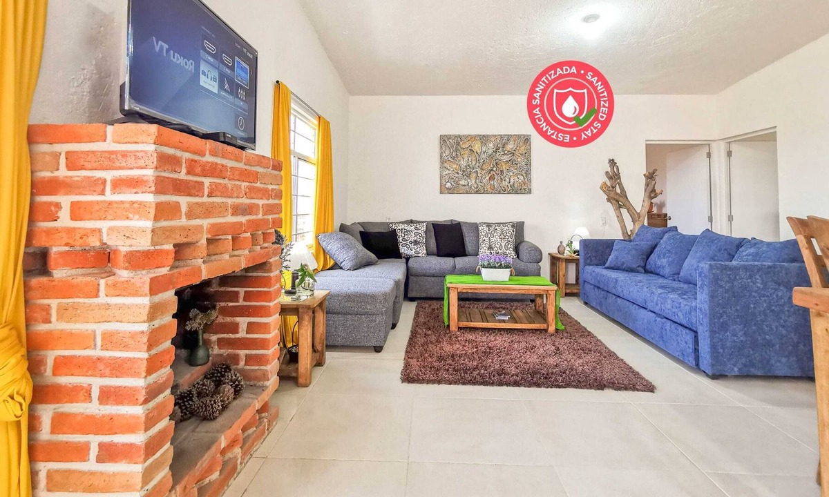 Queretaro House | Family cabin for 10 + Campfires, BBQ & WiFi