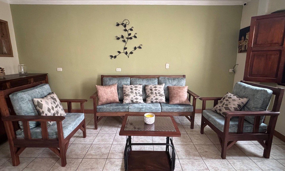Antigua Guatemala House | Family-Friendly 3BR Home 10 Min Drive to Central Park, 5 Queen Beds, Sleeps 10