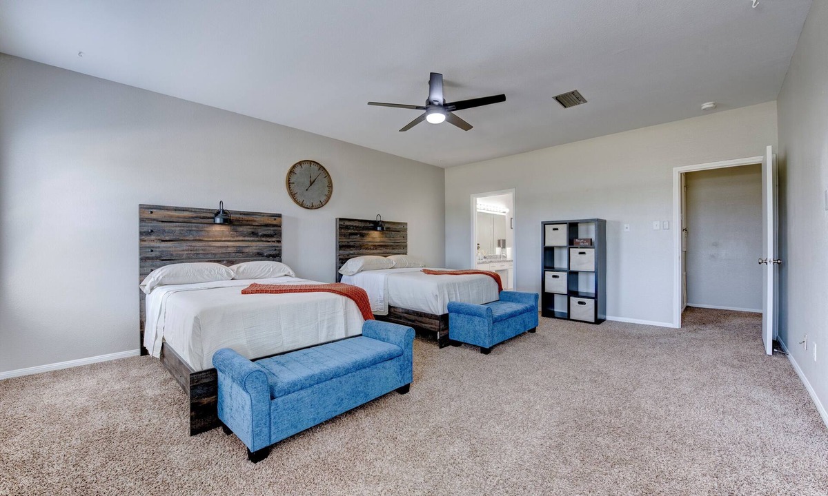 Astrodome House | family-friendly 2-bedroom, 2.5 bath included Wi-Fi, and classic arcade games