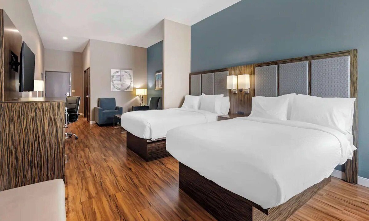 Pflugerville Hotel | Family-Friendly Room w/Free Breakfast | Lake Pflugerville – 3.5 miles