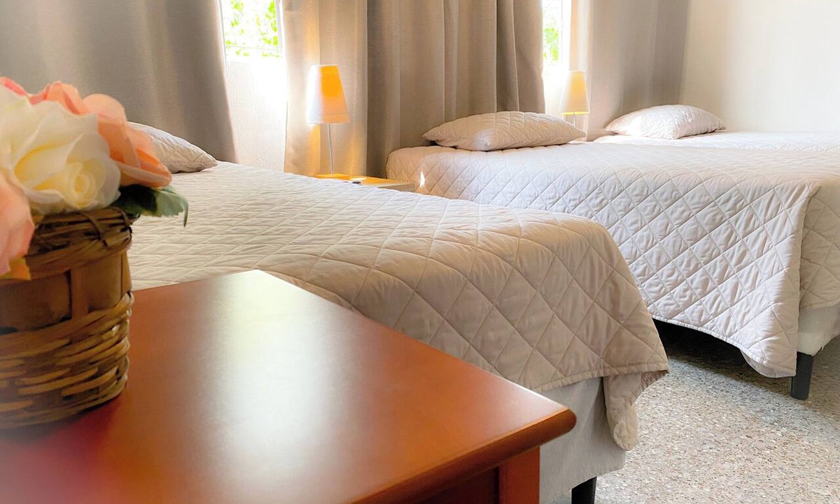 Zona 12 Hotel | Family room with air conditioning. Near Guatemala airport, zone 12.