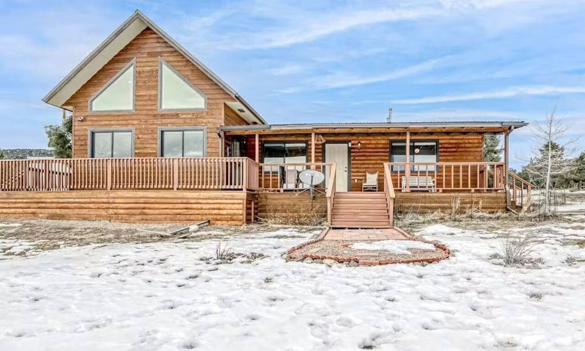 Alpine Village House | Fantastic 3BR Mountainview Dog Friendly