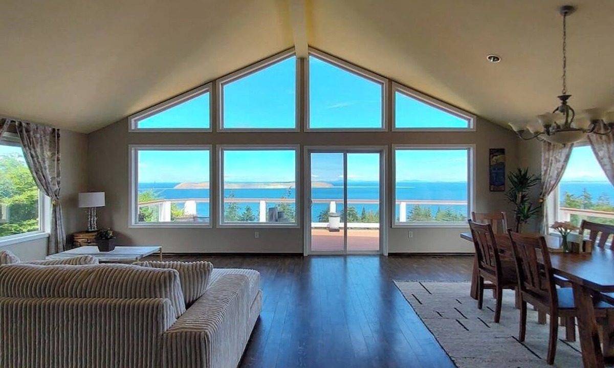Diamond Point House | Fantastic 3BR Oceanview with decks, gas grill