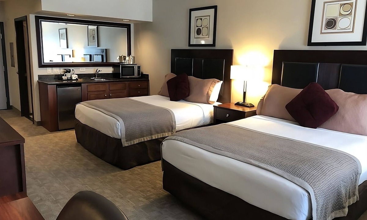 Killeen Hotel | Fantastic Hotel! 2 Amazing Units and Pool.