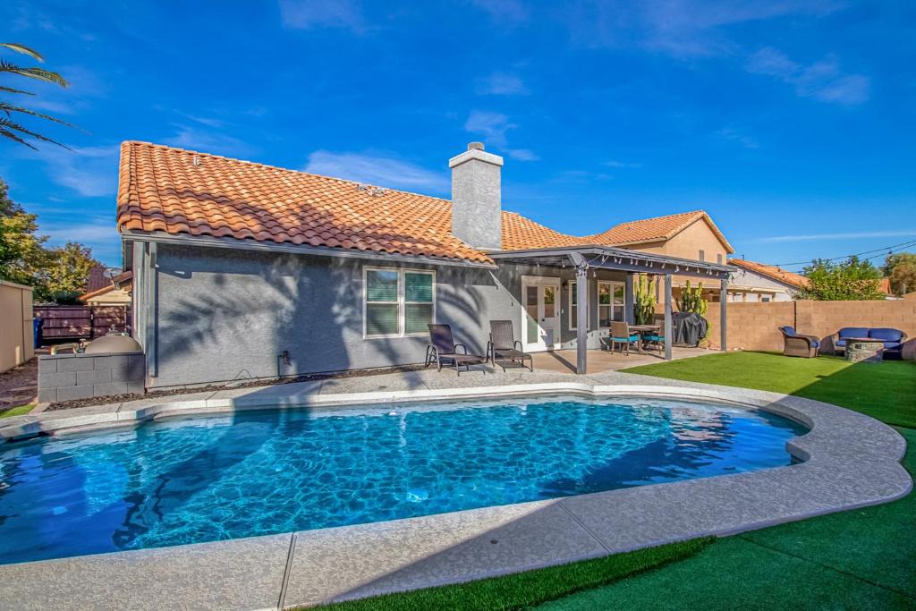 Gilbert House | Fire Stone Getaway