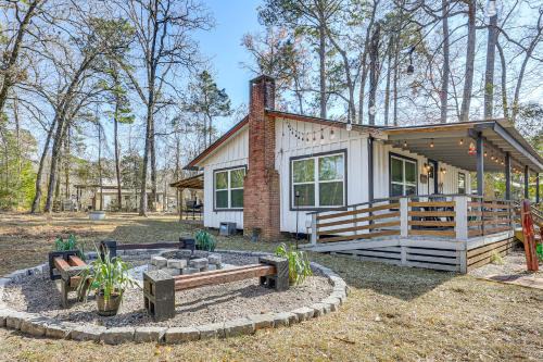 Brookeland House | Fish Sam Rayburn! Secluded Cabin w/Deck & Grill