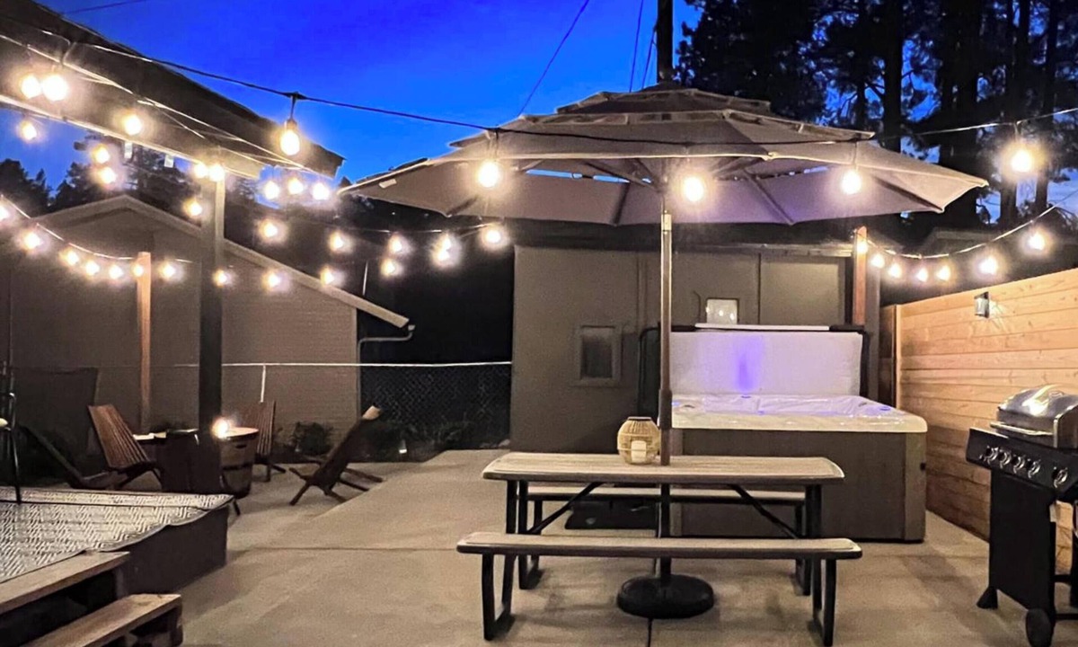 Mountainaire Cabin | Flagstaff Forest Retreat Hot Tub Fire Pit Fully Fenced Yard Pet Friendly