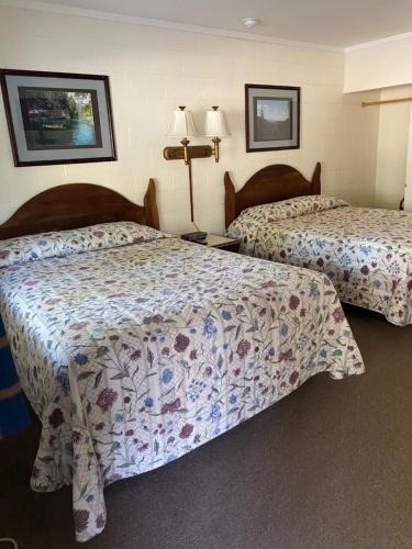 Happy Camp Hotel | Forest Lodge Motel
