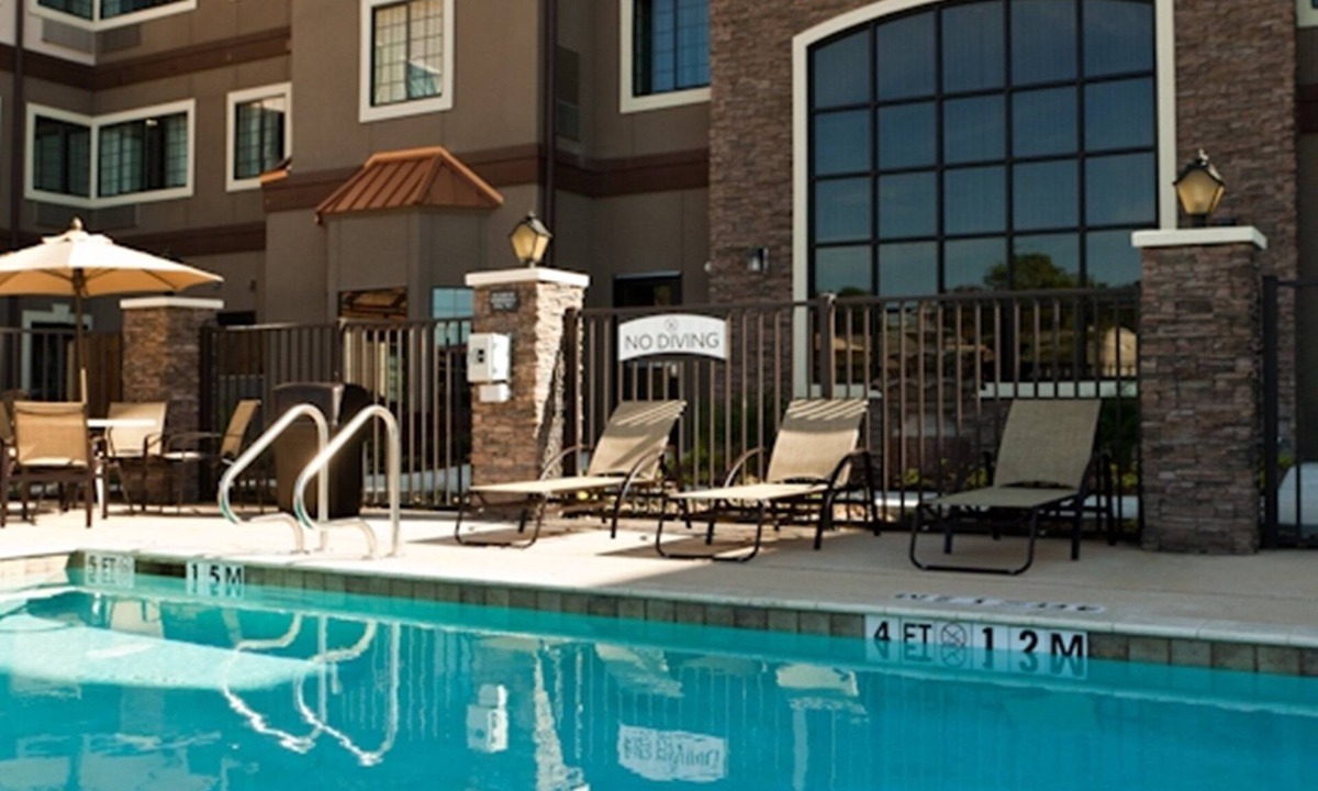 Aldine Apartment | Free Breakfast Buffet + Outdoor Pool | Modern Studio