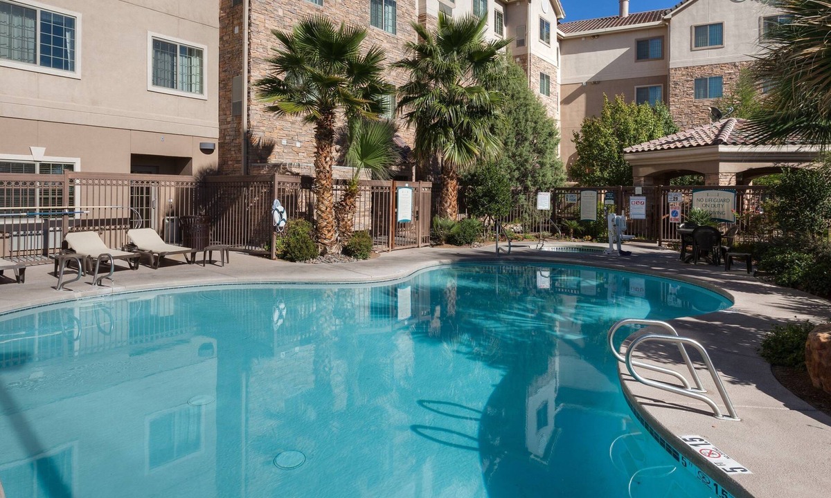 Las Cruces Condo | Free Breakfast. Hot Tub. Quick Drive to New Mexico State University!