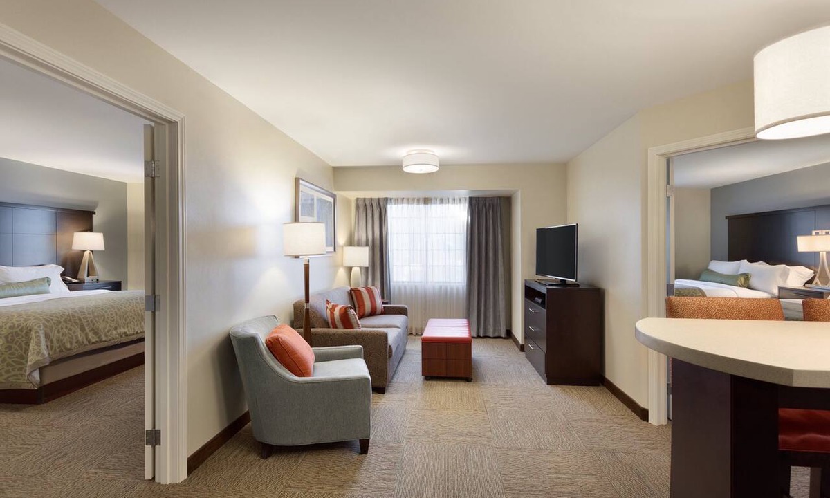Midland Condo | Free Breakfast. Pool. Great Location! Near the new Chevron and Oxy campuses