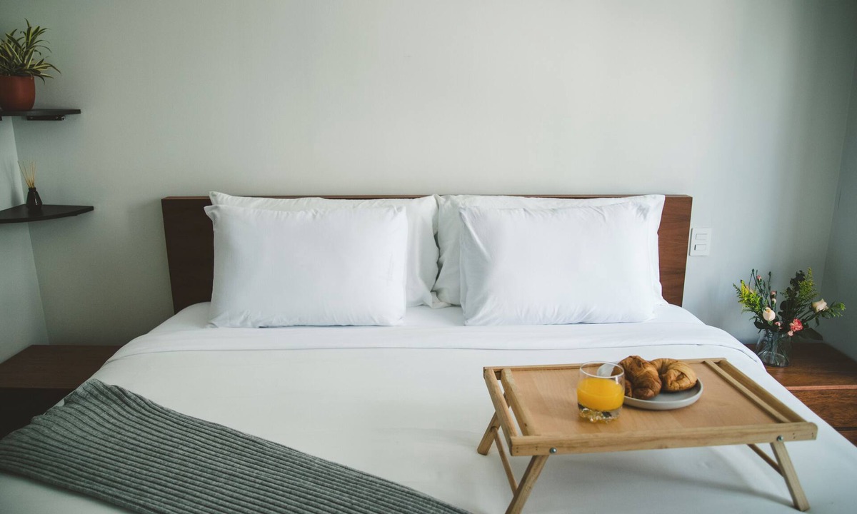 Ampliacion Granada Apartment | Fully equipped kitchen, high-speed internet, comfy king-size and 2 twin beds, and two TVs, Located just a 3-minute walk from the new U.S. Embassy.