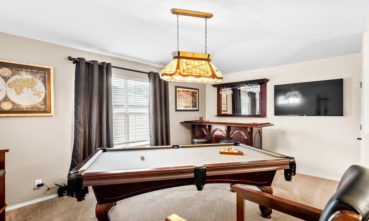 Heritage House | Garden Near Sea World, Six Flags, Lackland, and Downtown