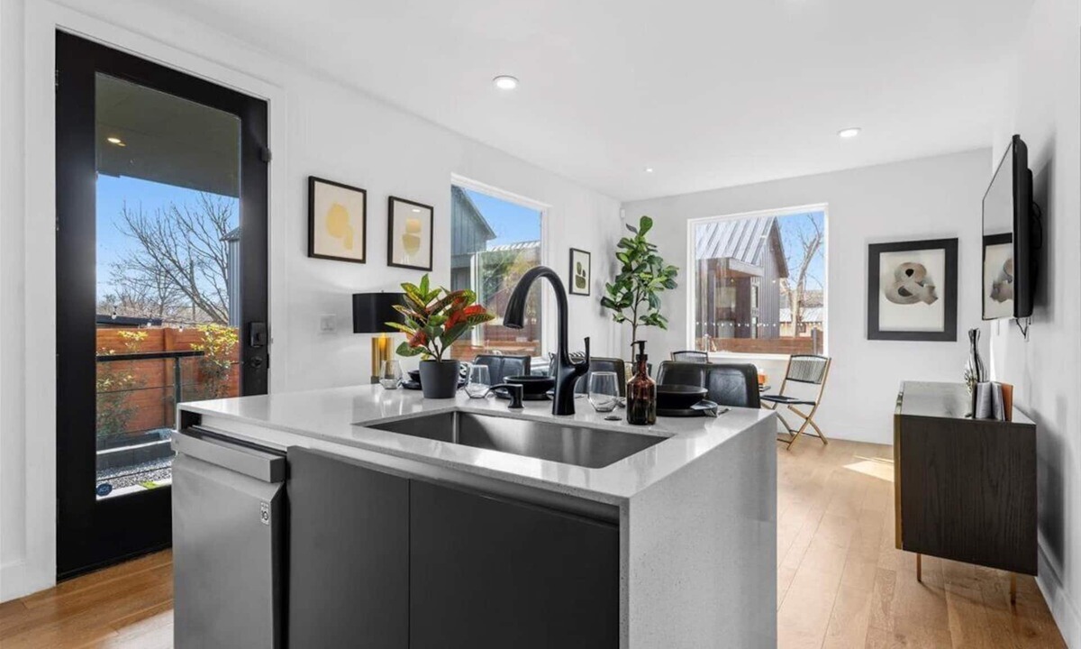 South Manchaca House | Gladeview Dr