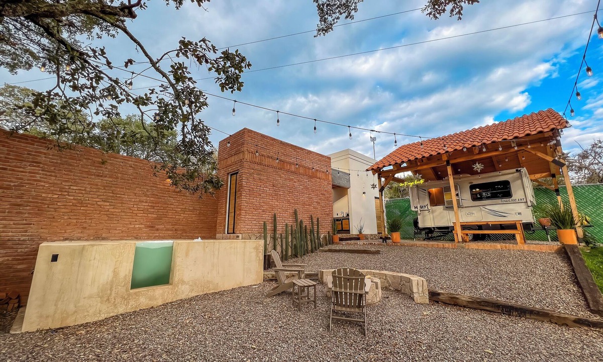 Xochimilco House | Glamping with Jacuzzi in Guanajuato (pet friendly)