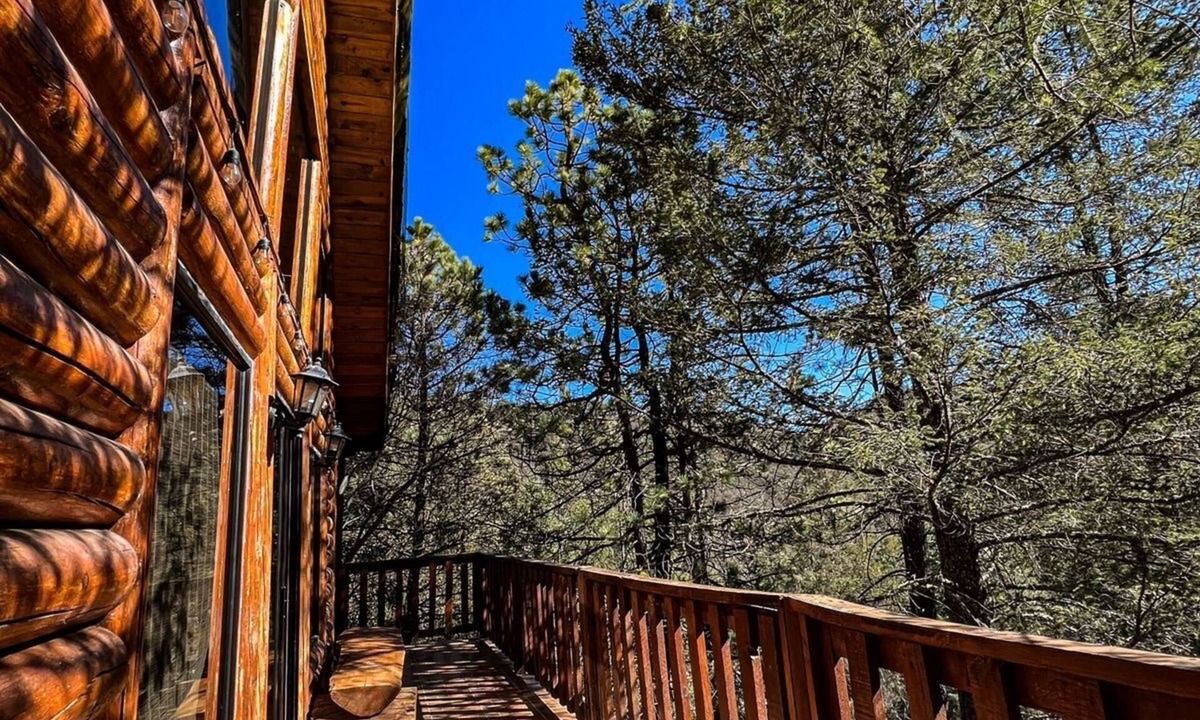 San Antonio de Las Alazanas Cabin | Gorgeous 3-bedroom cabin in Bosques de Monterreal for a relaxing getaway
