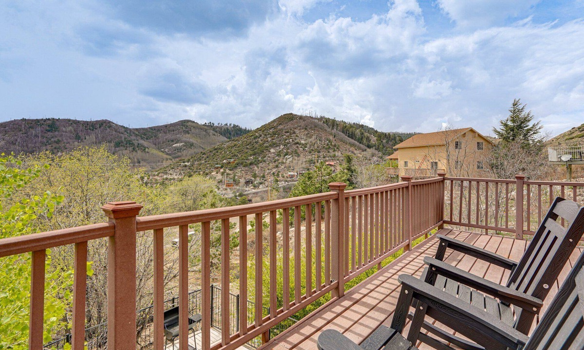 Summerhaven Cabin | Gorgeous 4-bedroom cabin in enjoyable Summerhaven getaway +game room