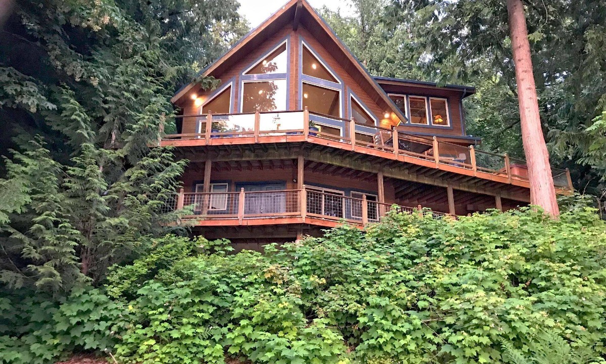 Maple Falls House | Gorgeous Lakefront Cabin
