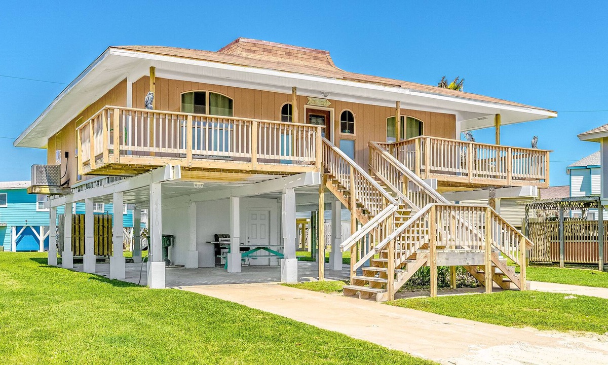 Acapulco Village House | Gorgeous ocean view dog-friendly home - 250ft to beach!