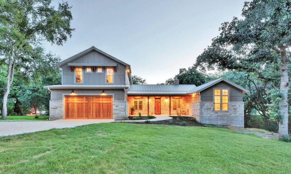 Horseshoe Bay House | Gorgeous Waterfront Texas Farmhouse