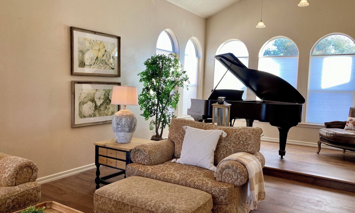 Rio Rancho House | Gracious New Mexico Retreat ~ Sweeping Views, Walking Trails & Balloon Sightings