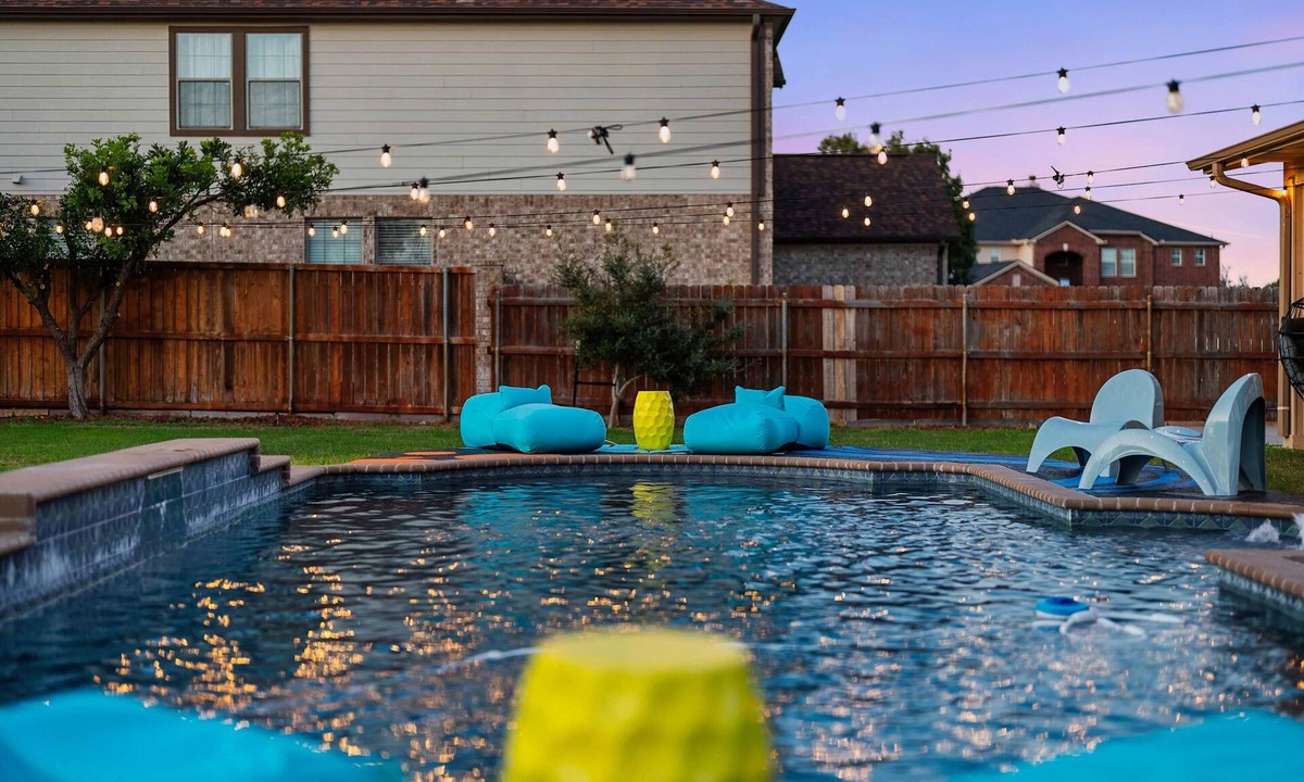 Morningside Meadows House | Grand 6BR 3BA Pool Escape Round Rock