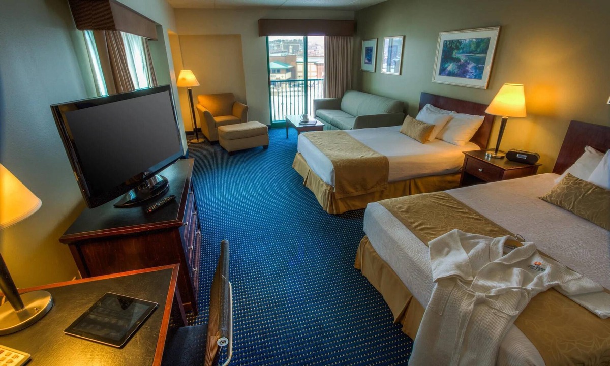 Dubuque Hotel | Grand Harbor Resort